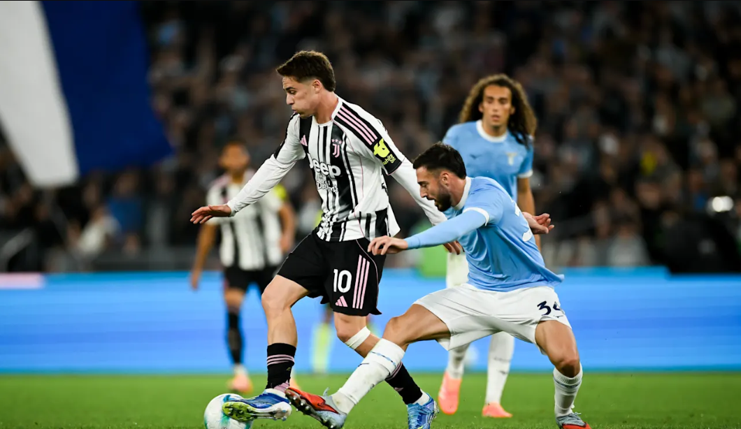 ONG39 Berita Sepak Bola Terbaru & Hasil Pertandingan. Lazio menang 1-0 atas Juventus berkat gol Toma Basic di pekan ke-8 Serie A, membawa tim naik ke posisi 10 klasemen.