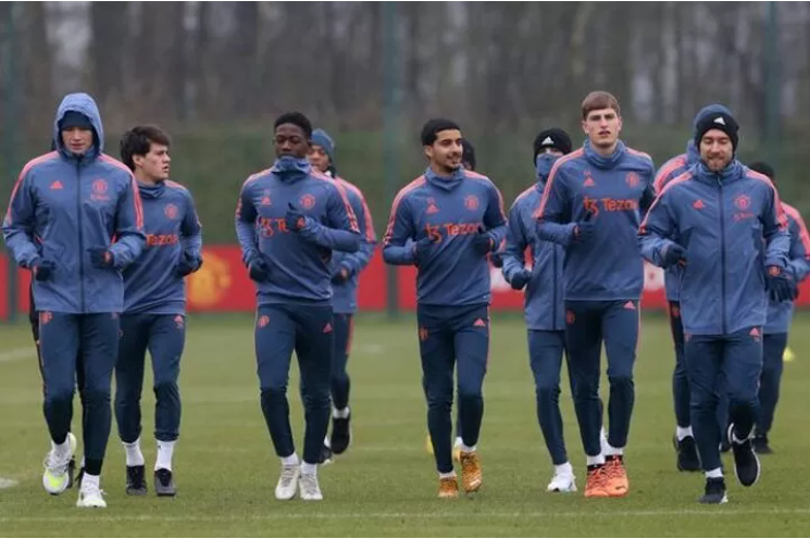 ONG39 Berita Sepak Bola Terbaru & Hasil Pertandingan Wonderkid 15 Tahun Bikin Heboh di Latihan Tim Utama MU