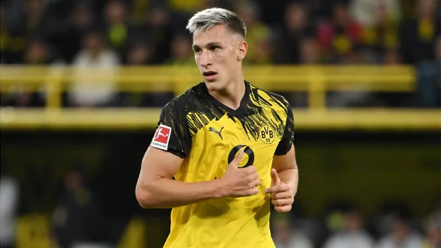 ONG39 Berita Sepak Bola Terbaru & Hasil Pertandingan. Barcelona Incar Nico Schlotterbeck, Langkah Besar Flick