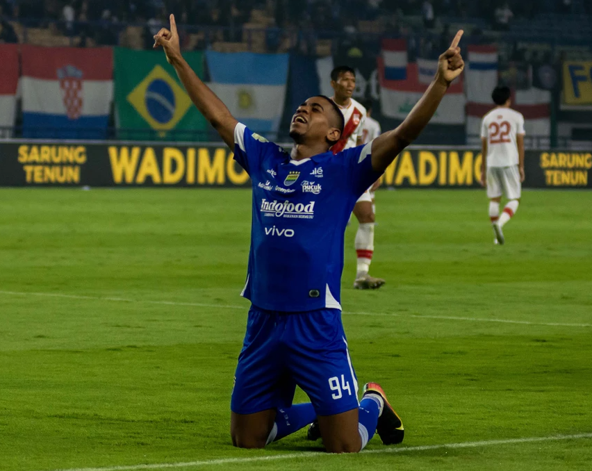 ONG39 Berita Sepak Bola Terbaru & Hasil Pertandingan. Persib 2-0 Persis: Kemenangan Solid Meski Dengan 10 Pemain