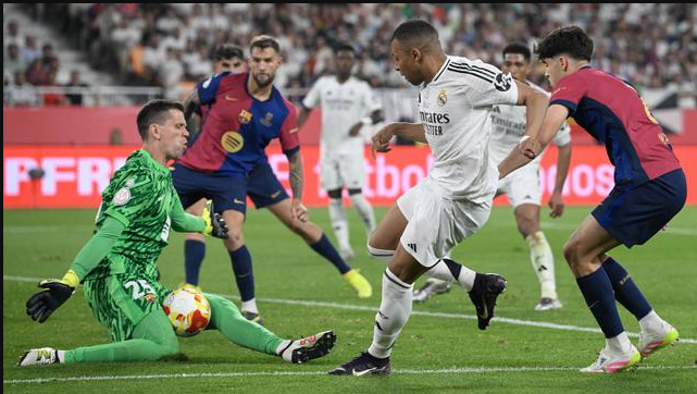 ONG39 Berita Sepak Bola Terbaru & Hasil Pertandingan. Hasil El Clasico: Pedri Kartu Merah, Madrid Bungkam Barcelona!