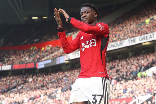 ONG39 Berita Sepak Bola Terbaru & Hasil Pertandingan. Kobbie Mainoo: Napoli Siap Rekrut Gelandang Muda MU