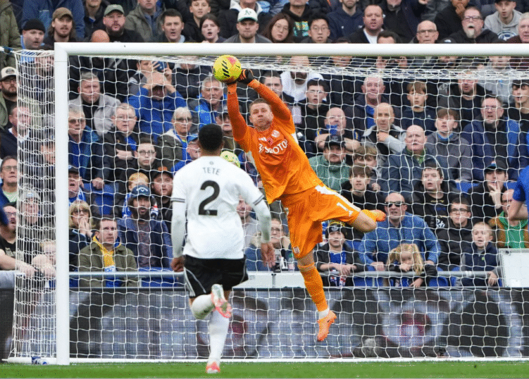 ONG39 Berita Sepak Bola Terbaru & Hasil Pertandingan. Everton Bungkam Fulham Lewat Drama 2 Gol!