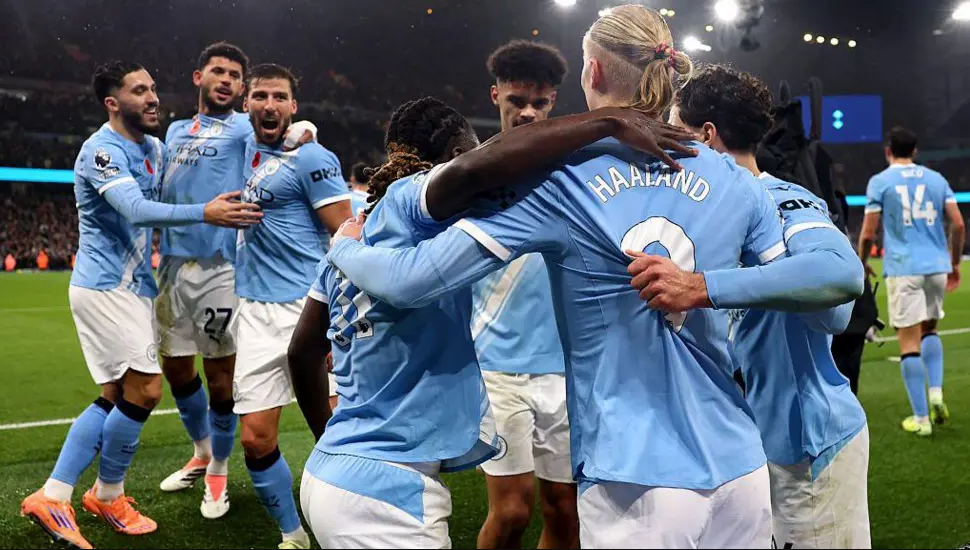 ONG39 Berita Sepak Bola Terbaru & Hasil Pertandingan. Gary Neville Soroti Persaingan Gelar Liga Inggris