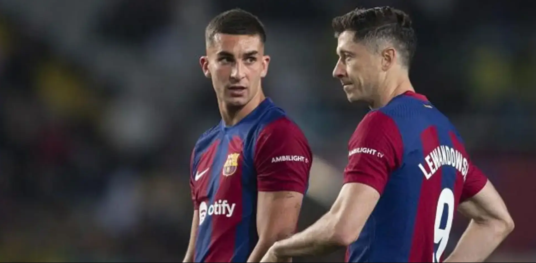 ONG39 Berita Sepak Bola Terbaru & Hasil Pertandingan. Persaingan Posisi Penyerang Barcelona Memanas!